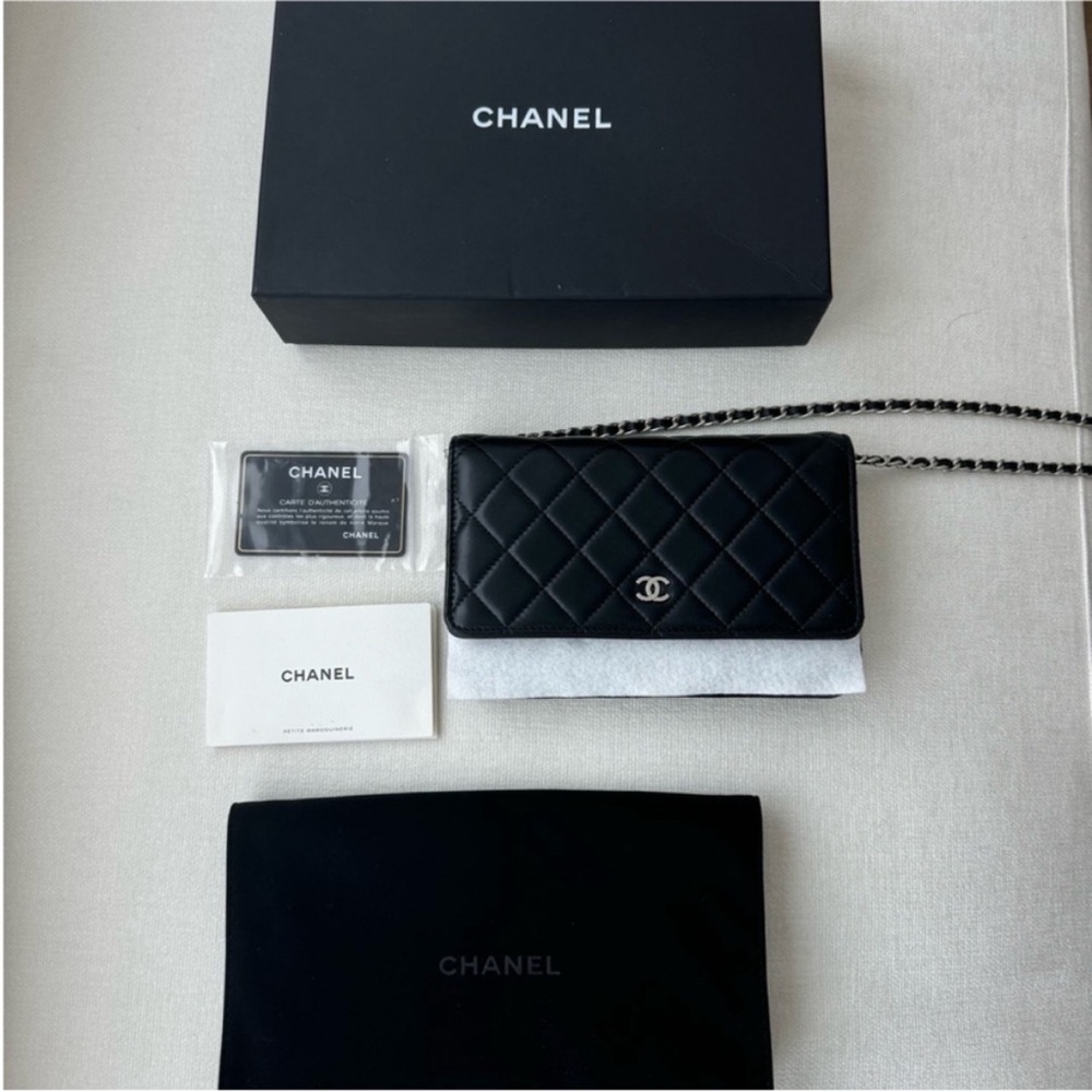 Chanel wallet on chain / woc in lambskin